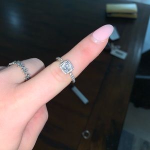 Timeless elegance ring